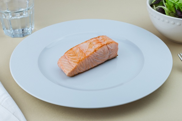 Trancio di salmone scottato in piastra