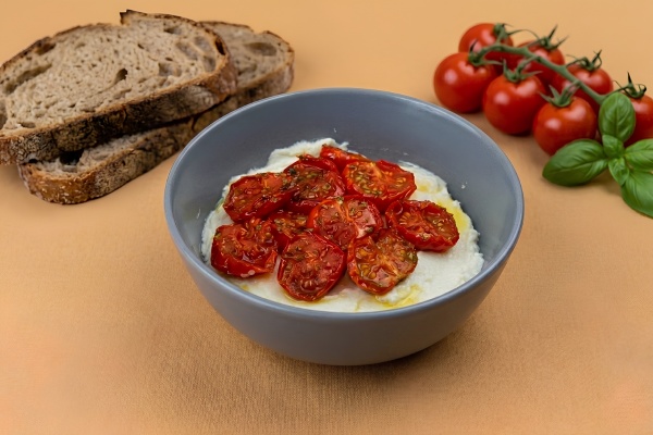 Crema di feta con ciliegini al forno