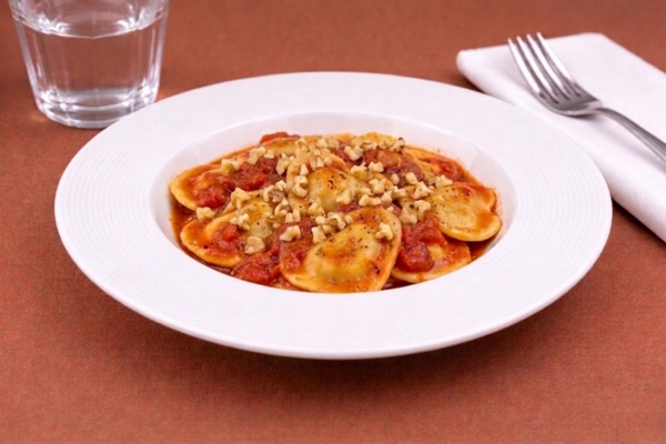 Cuori di borragine artigianali con salsa di ciliegini