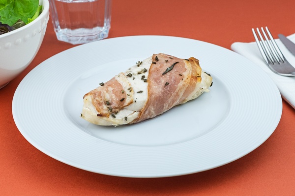 Fagotto di pollo e pancetta