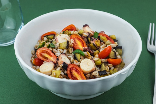 Insalata di farro con polpo e melanzane