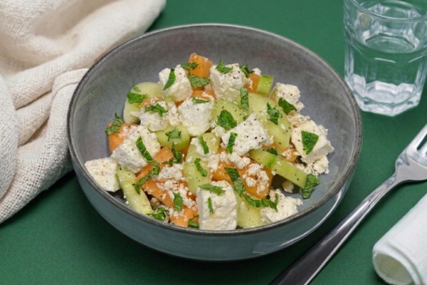 Insalata di melone, feta e cetriolo