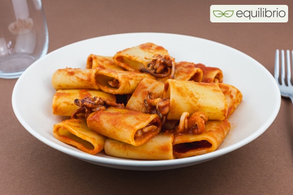 Paccheri al sugo di calamari
