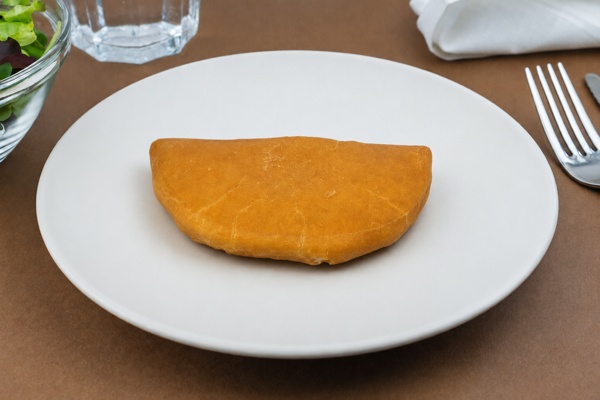 Panzerotto mozzarella e pomodoro