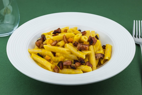 Penne quadrate con zucca, guanciale e formaggio erborinato