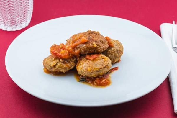 Polpettine con pomodoro e basilico