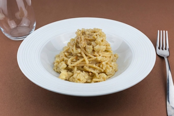 Spaghetti con salsa di cavolfiore allo zafferano