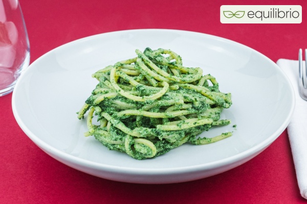 Spaghetti quadrati con crema di ricotta e spinaci
