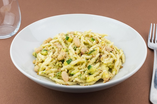 Trofie con cannellini, zucchine e zafferano